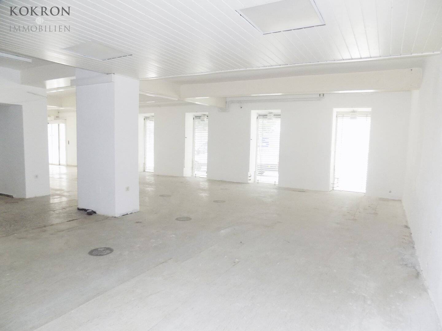 Large sales and storage space in the heart of Groß-Schweinbarth