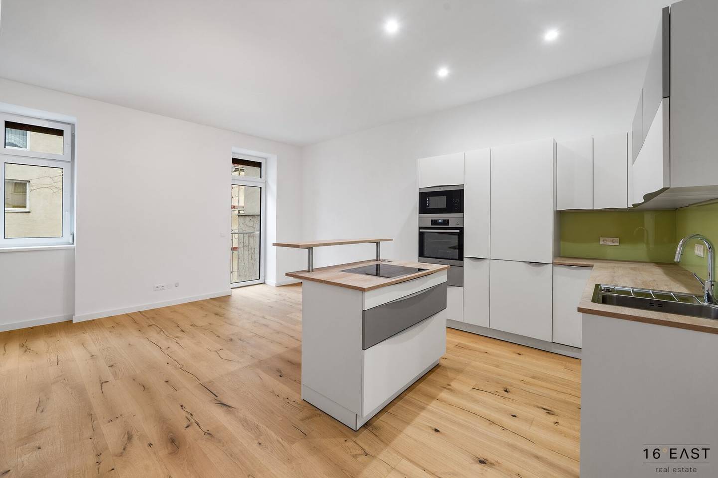 3 room old building apartment, fitted kitchen, quiet, perfect layout