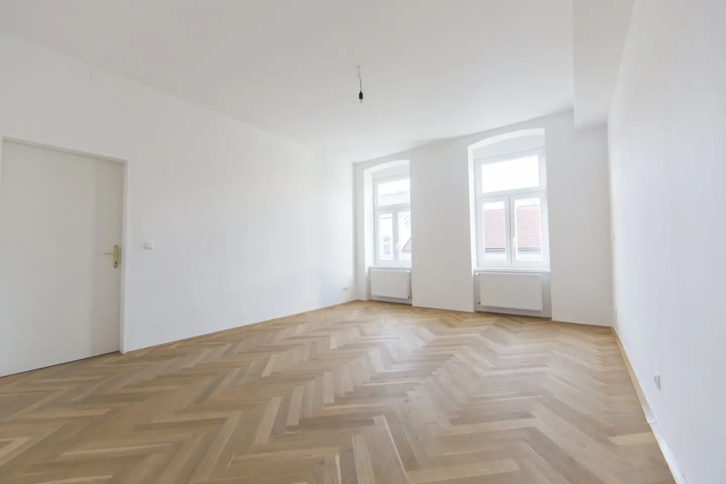 Near Hofferplatz park complex: temporarily rented 2-room apartment in a nicely renovated old building