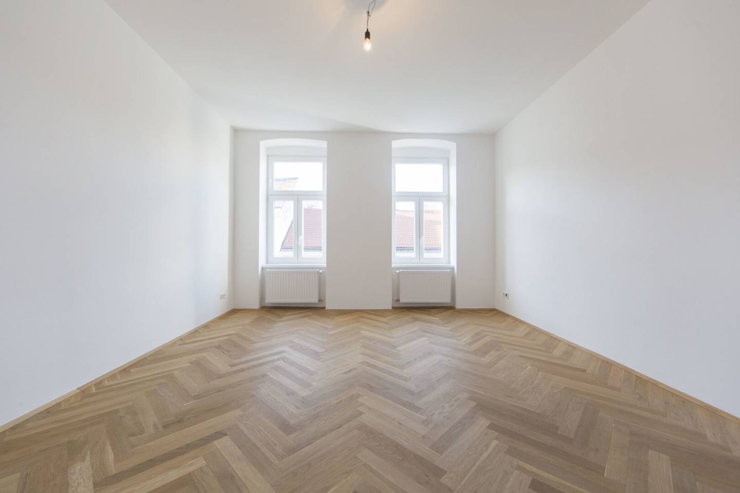 Near Hofferplatz park complex: temporarily rented 2-room apartment in a nicely renovated old building