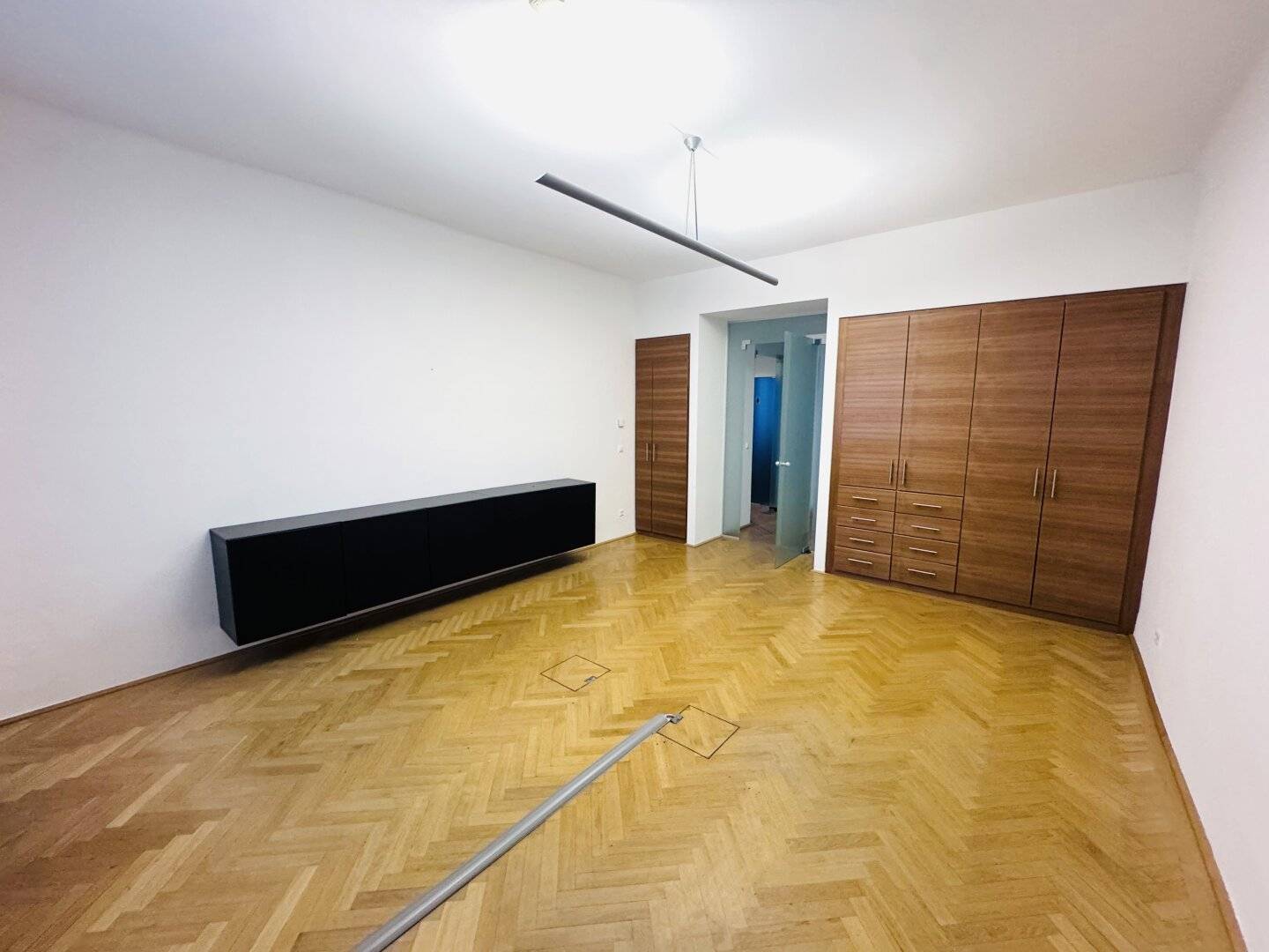 15% Nachlass wegen Sanierungsarbeiten - Großzügiges Büro 231m², 7 Zimmer, U-Bahn-Nähe, Top Ausstattung in 1040 Wien!