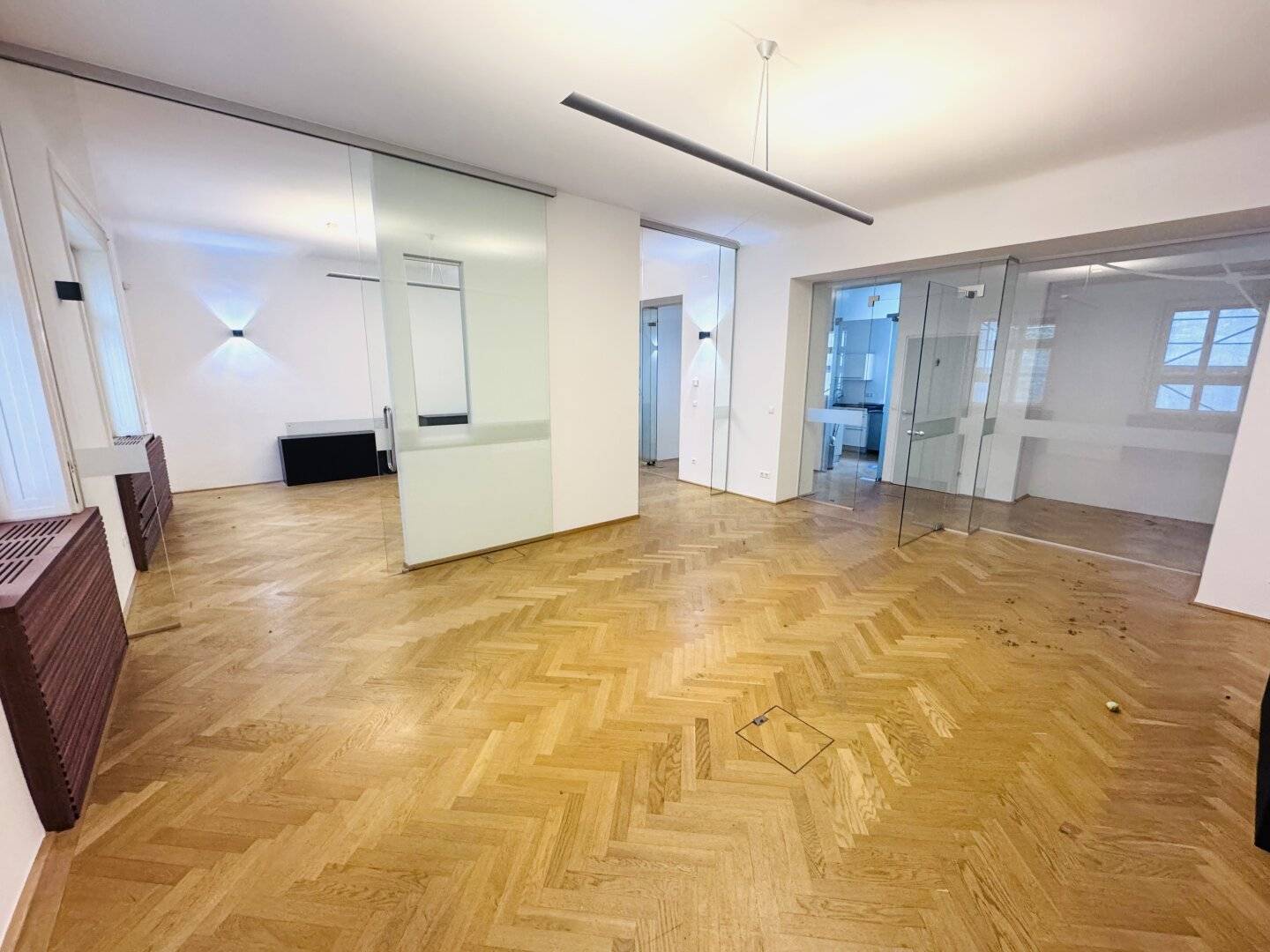 15% Nachlass wegen Sanierungsarbeiten - Großzügiges Büro 231m², 7 Zimmer, U-Bahn-Nähe, Top Ausstattung in 1040 Wien!
