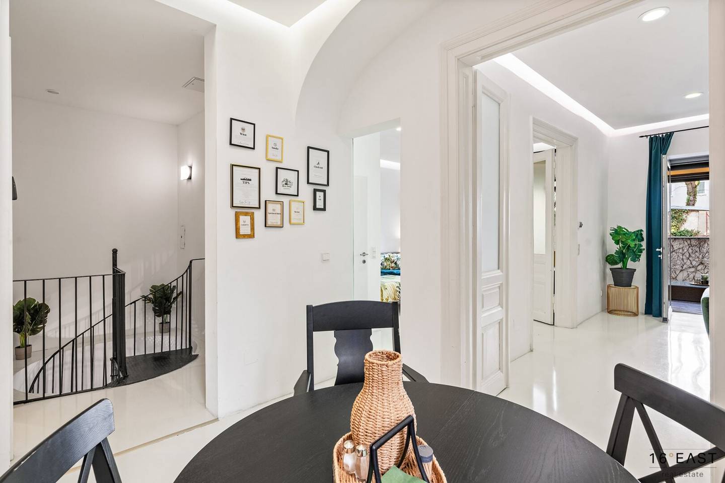 Ruheoase im Altbau: 2-Zimmer-Wohnung mit Terrasse und Garten