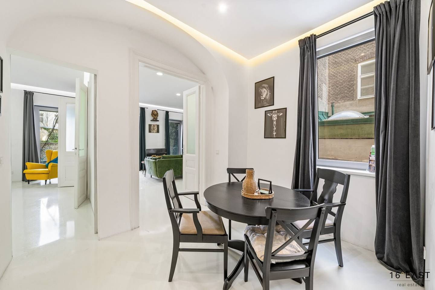 Ruheoase im Altbau: 2-Zimmer-Wohnung mit Terrasse und Garten