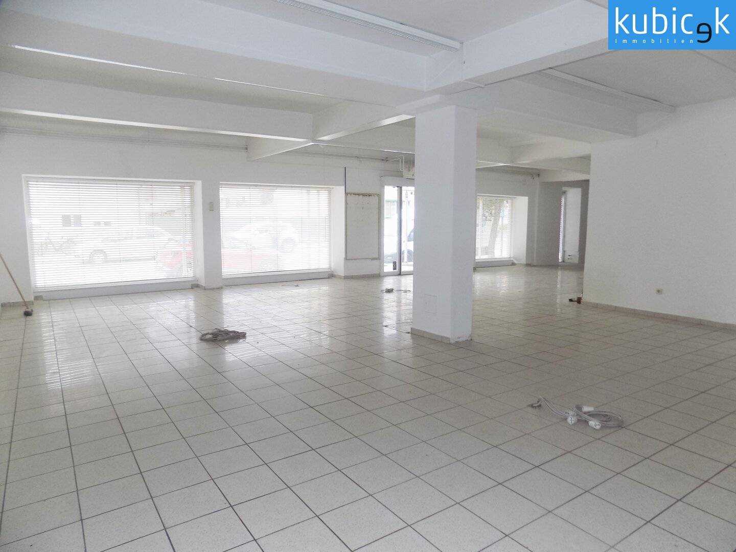 Large sales and storage space in the heart of Groß-Schweinbarth