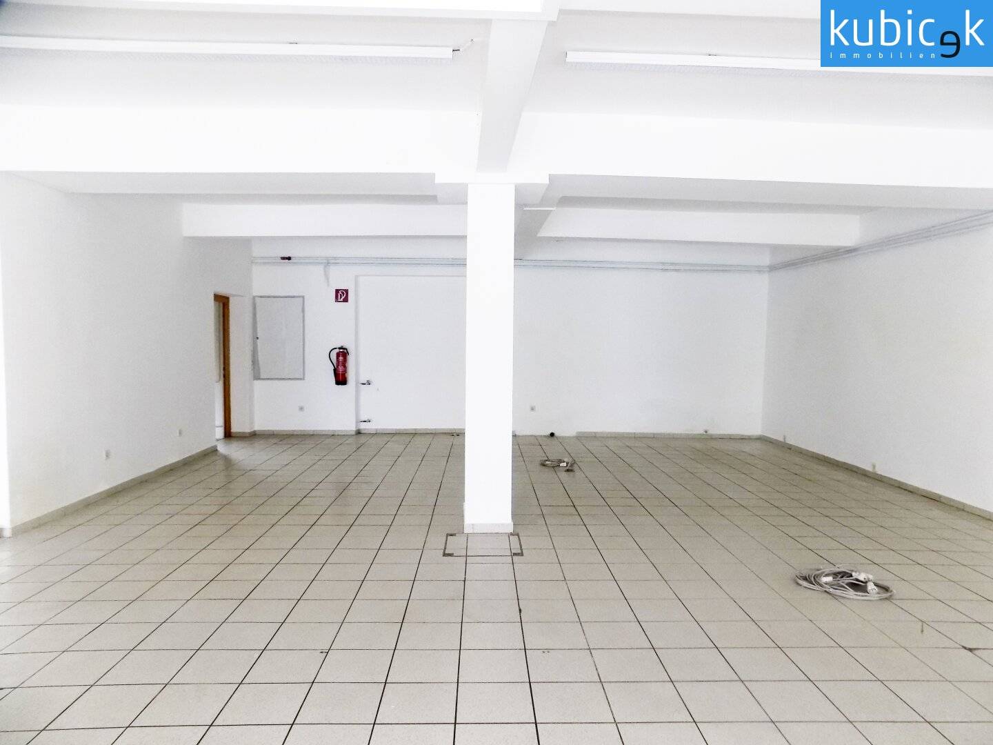 Large sales and storage space in the heart of Groß-Schweinbarth