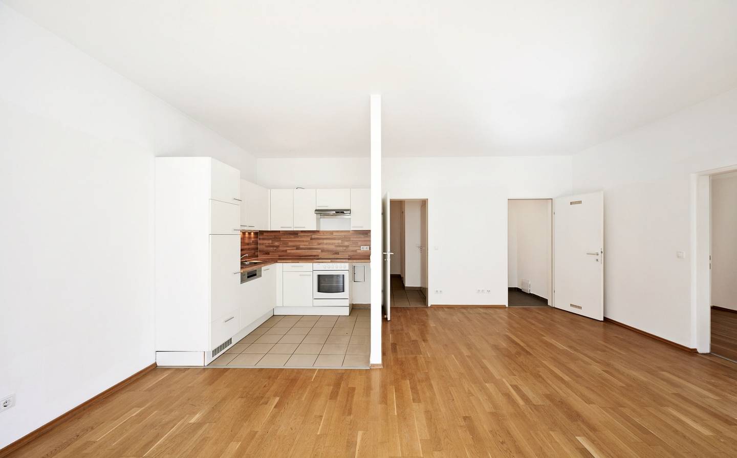 Bright old building apartment near Matzleinsdorfer Platz
