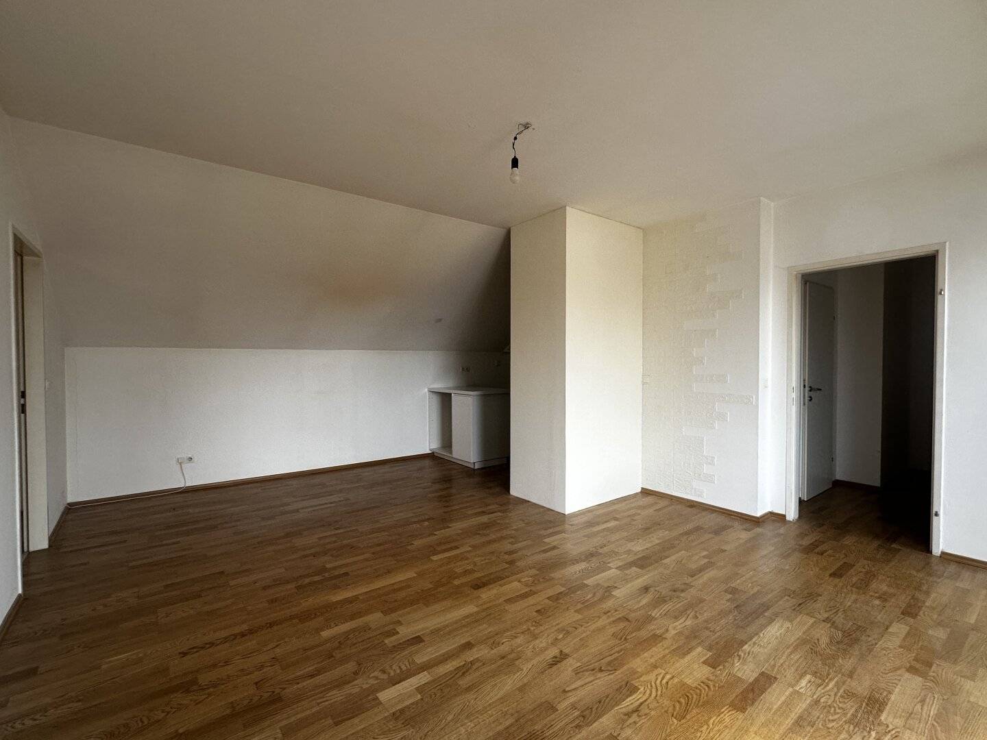 Three room apartment with balcony and parking space in Baden’s central spa town location in Baden? But avoid this phrasing