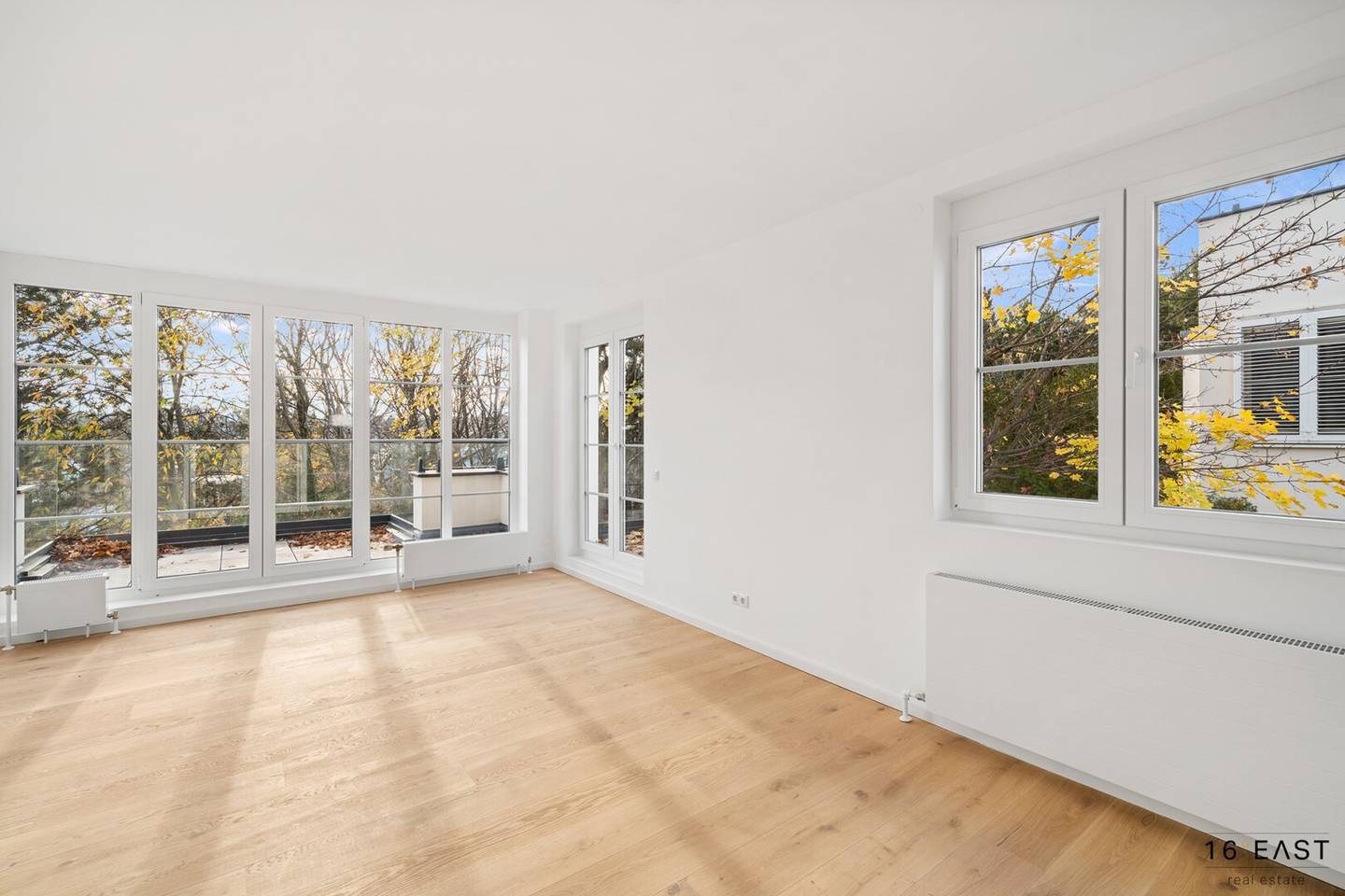 Generalsanierte 4-Zimmer-DG-Maisonette mit großzügigen Terrassen, Grünblick & absoluter Ruhelage
