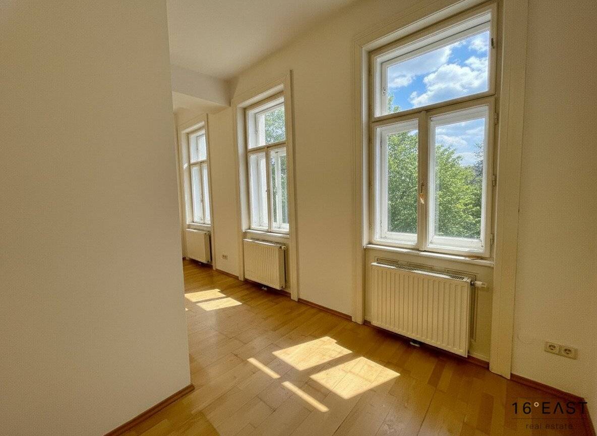 INVESTMENT! 1 room old building apartment in top location with green view near Millennium City and Danube