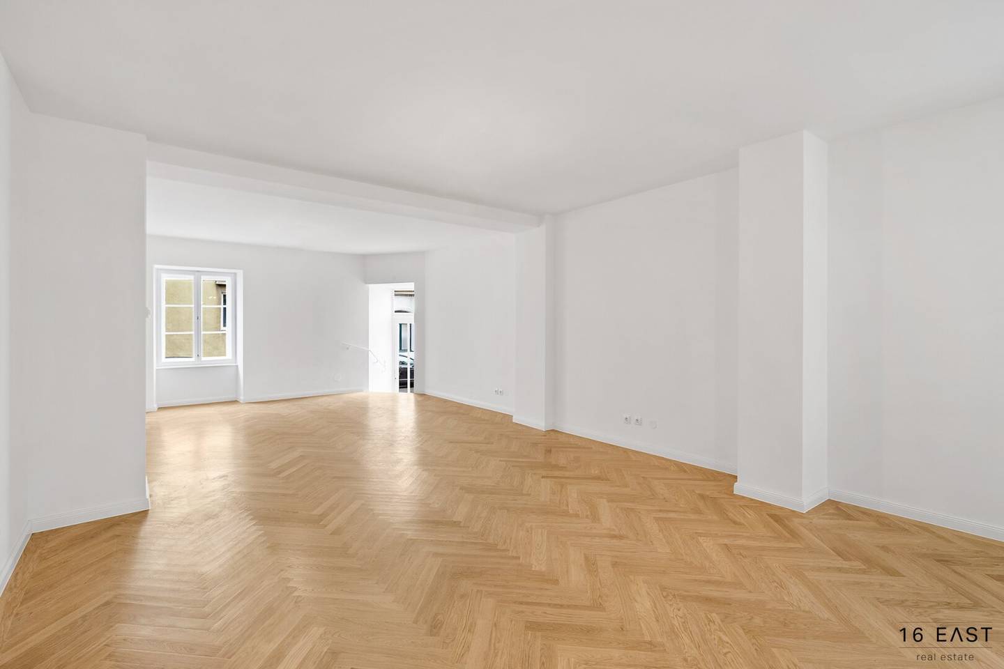 Erstbezug! Büro, Geschäftslokal mit Strassenzugang, große Kellerfläche mit Ausbaupotential! vollsaniert und hochwertig ausgestattet!