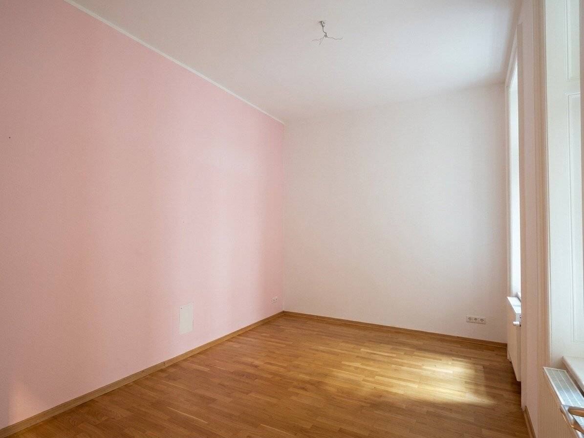 Extraordinary old building city apartment on about 208 m² – Living at showroom level in Neubau, Austria? No, keep concise? (Original title preserved)???