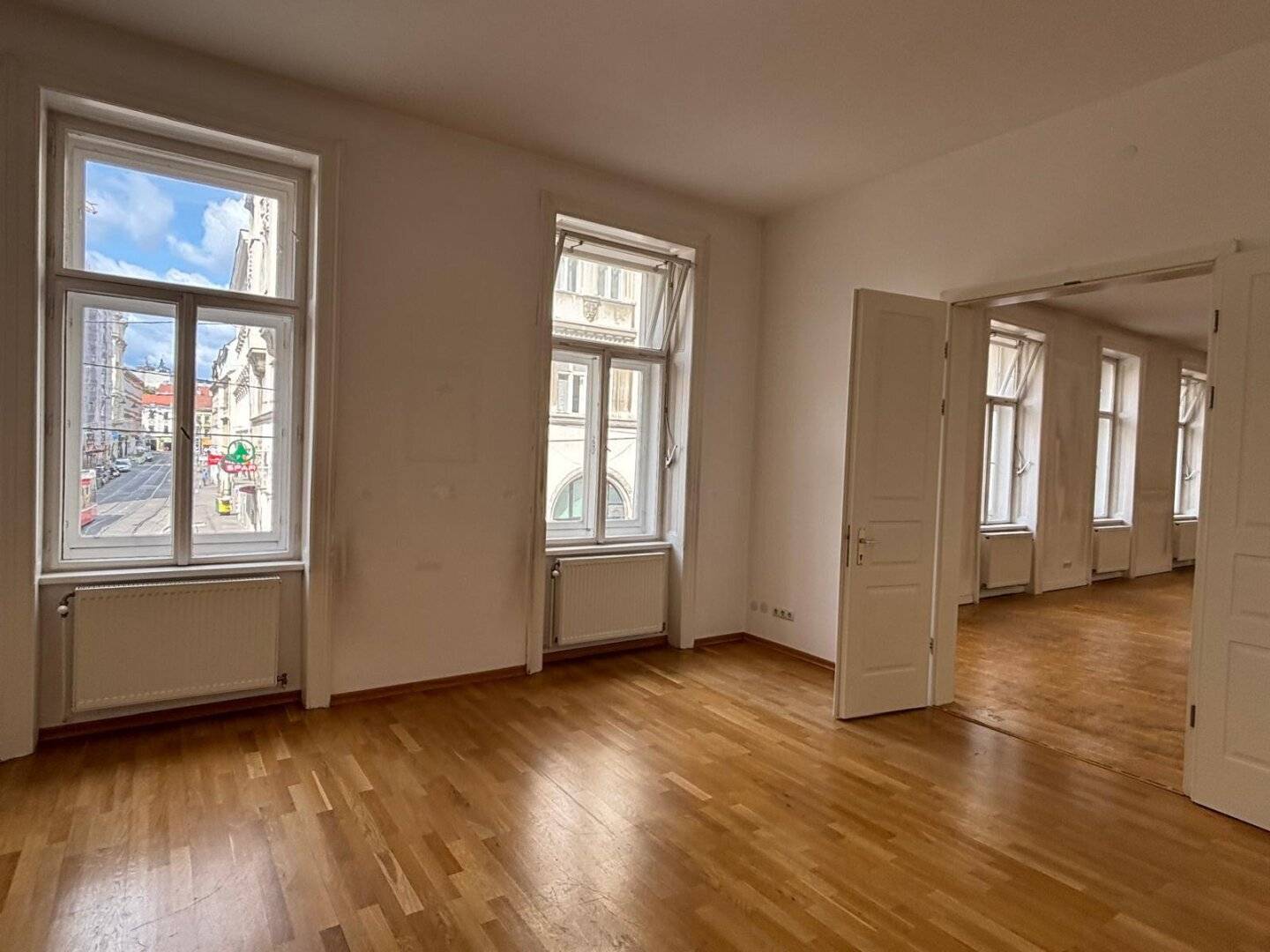 Representative old building office and practice space on approximately 208 m² in the heart of Neubau