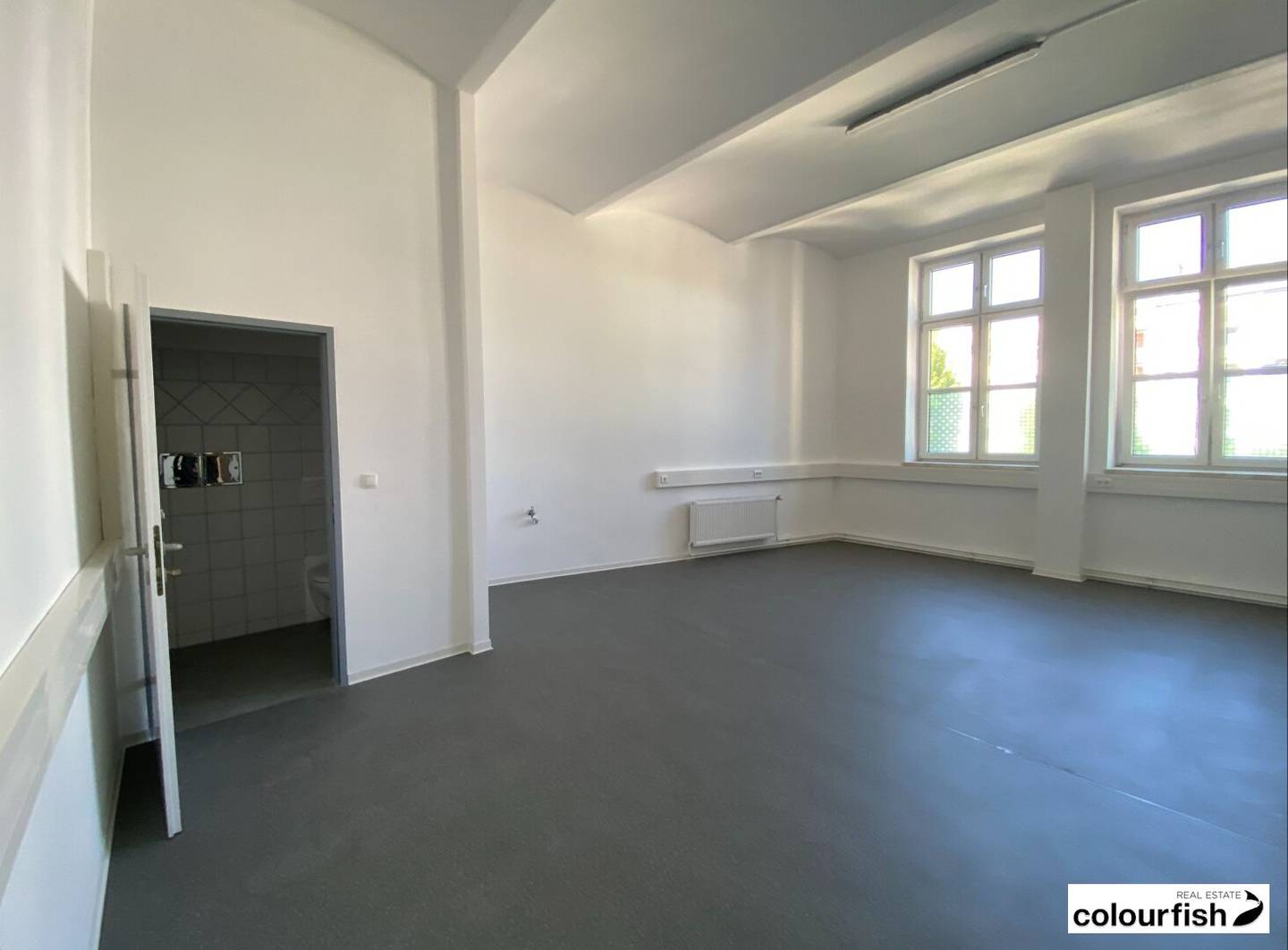 Kleinbüro in ehemaliger Fabrik Nähe Triester Straße