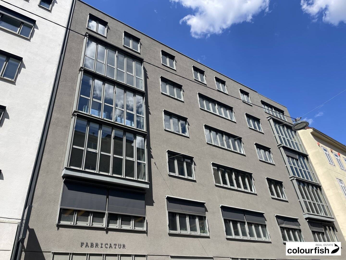Industrial Office Loft in der Fabricatur mit kleinem Balkon