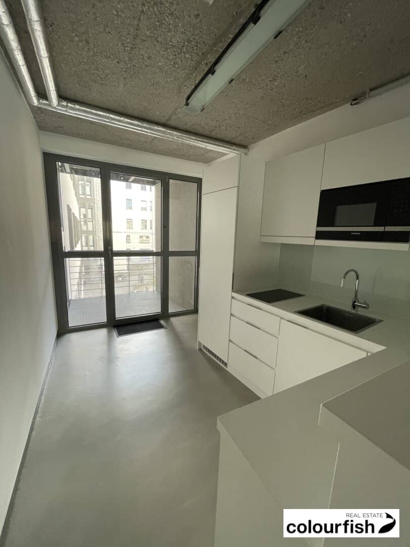 Industrial Office Loft in der Fabricatur mit kleinem Balkon