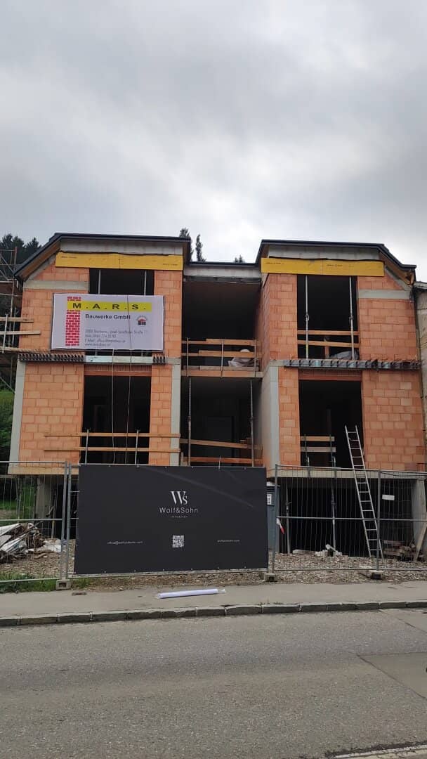 Großzügiges Wohnkonzept - Stillvolle Doppelhaushälfte auf drei Ebenen mit atemberaubenden Ausblick