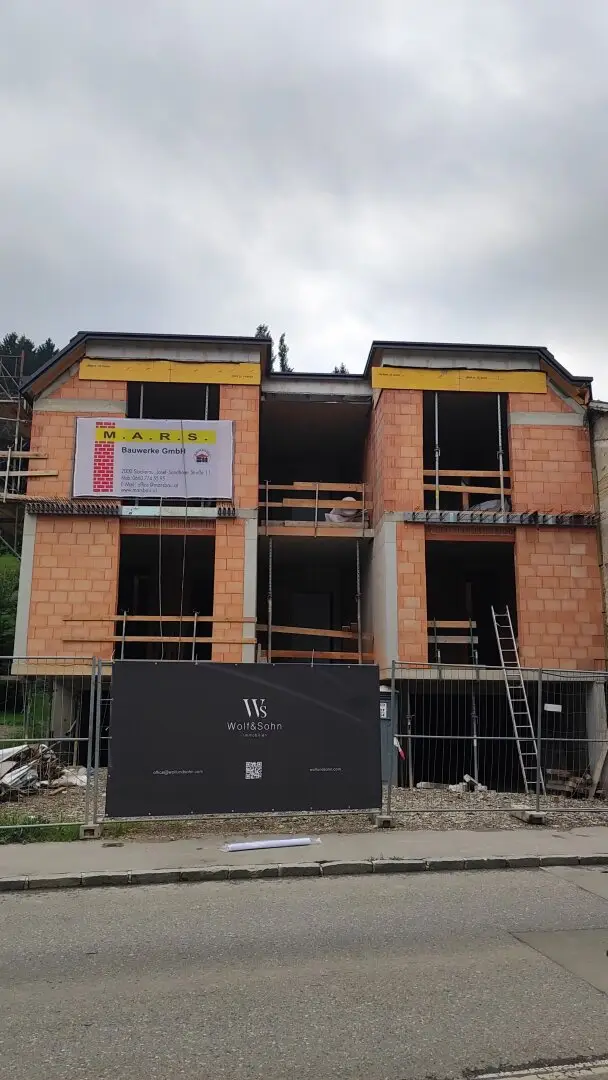 Generous living concept - stylish semi-detached house on three levels with a breathtaking view