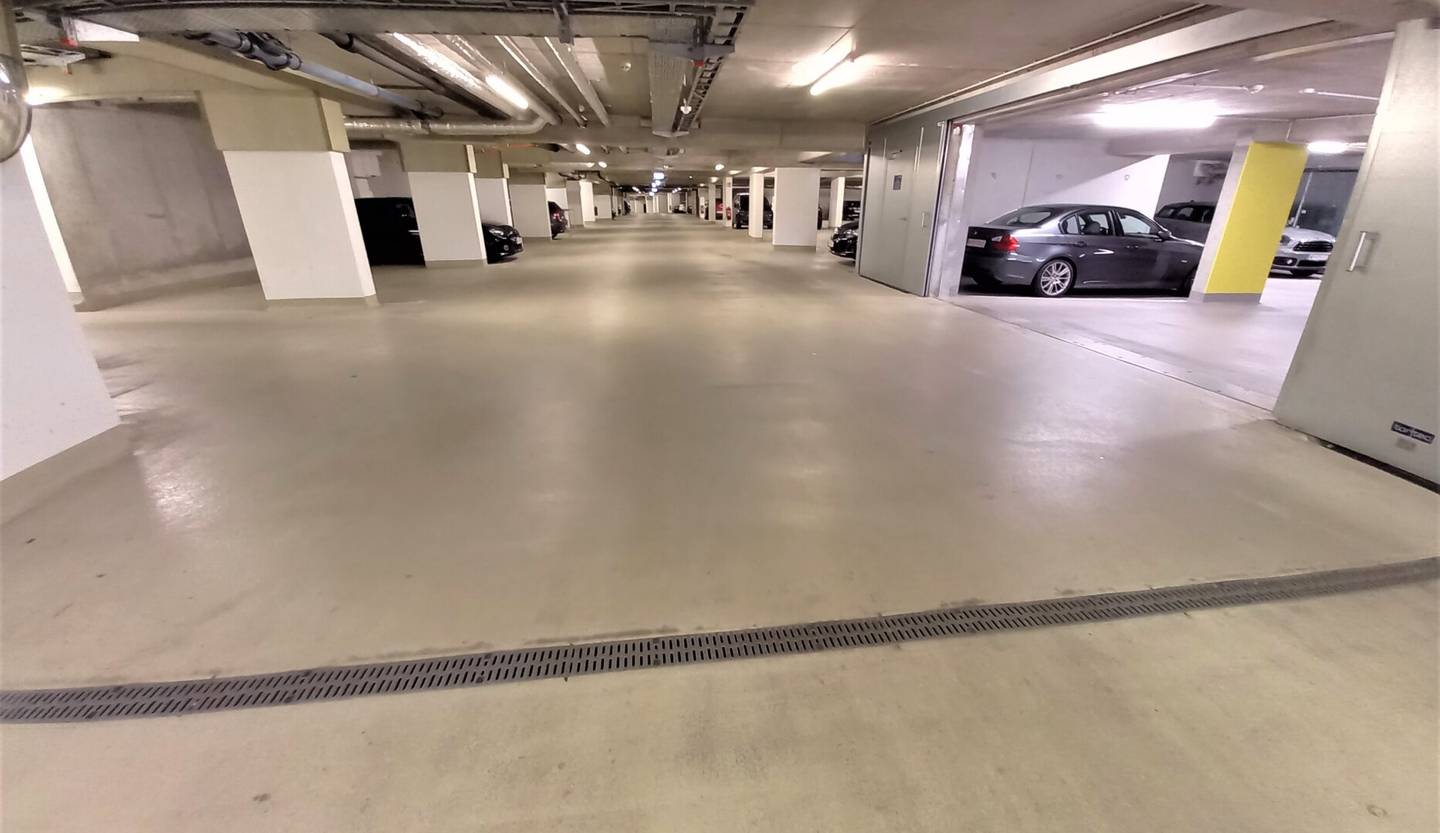 FREIE KFZ GARAGENPLÄTZE - Rösslergasse 9 - Nähe U6 Alterlaa