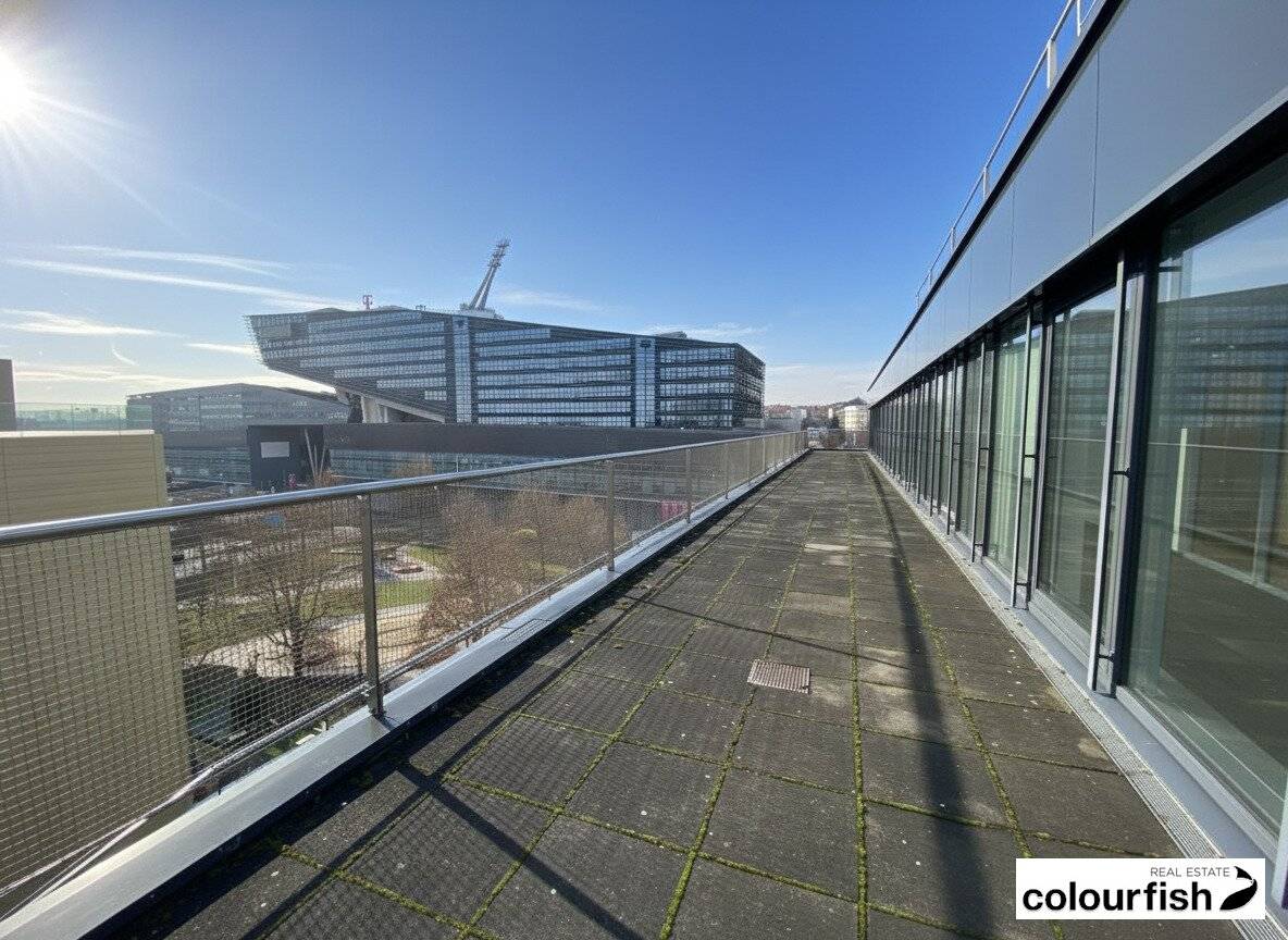 Small office space with a generous terrace in St. Marx