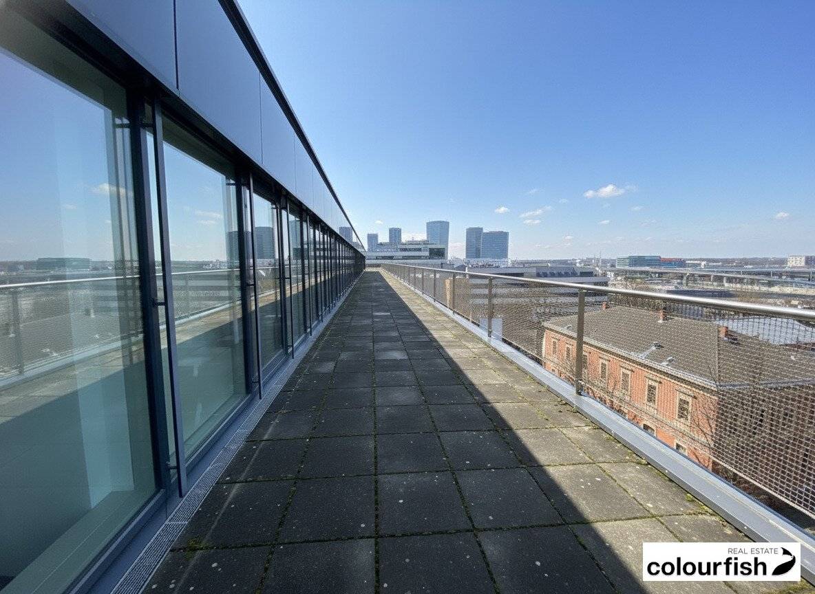 Small office space with a generous terrace in St. Marx