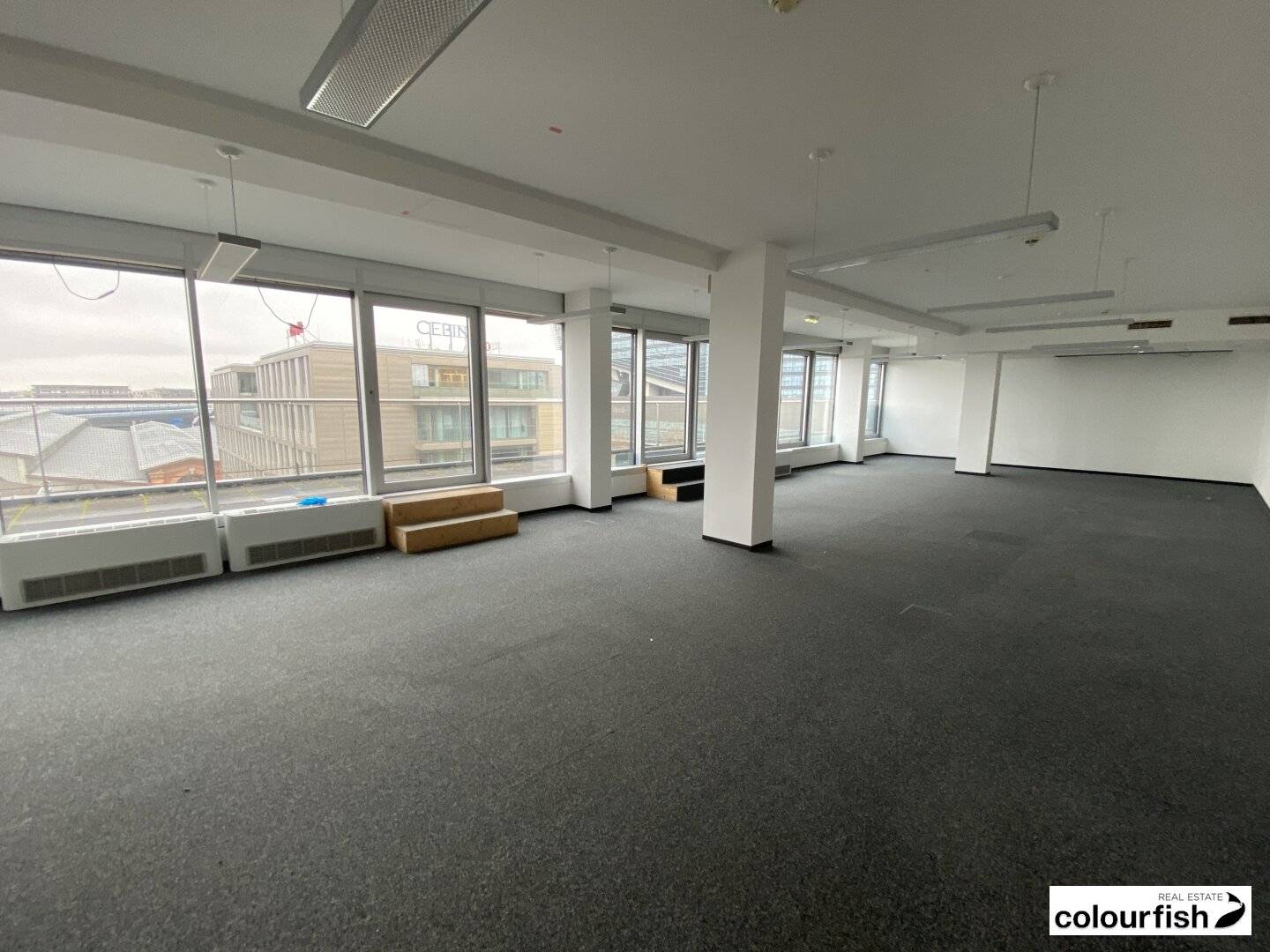 Small office space with a generous terrace in St. Marx