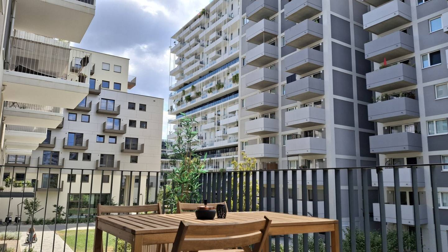 I AM SO FREE! Bright and modern office in the middle of the Nordbahnviertel