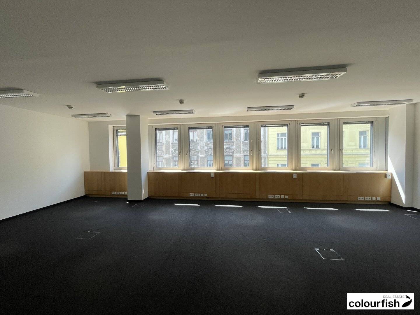 Expandable office space in OC5