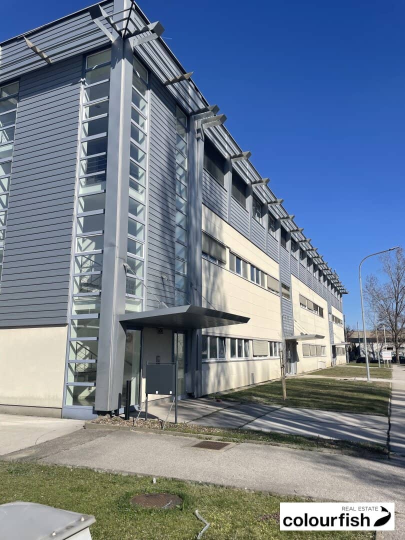 Labor space near Siemensstraße station
