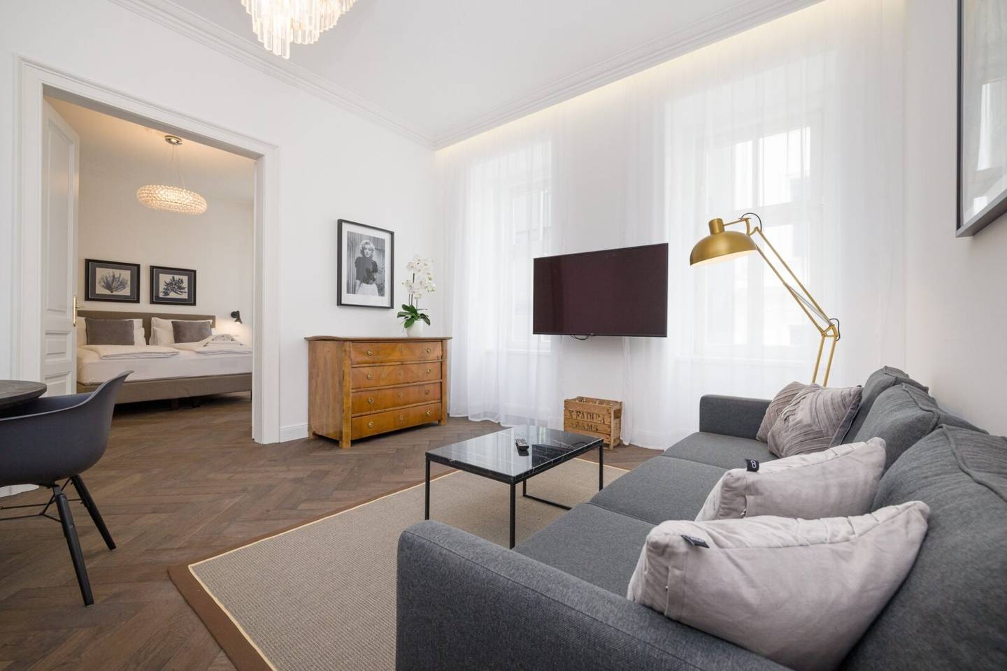 Luxury owner occupied apartment in the 2nd district, 2 bedrooms, 2 bathrooms, stylish fittings in a prime urban location