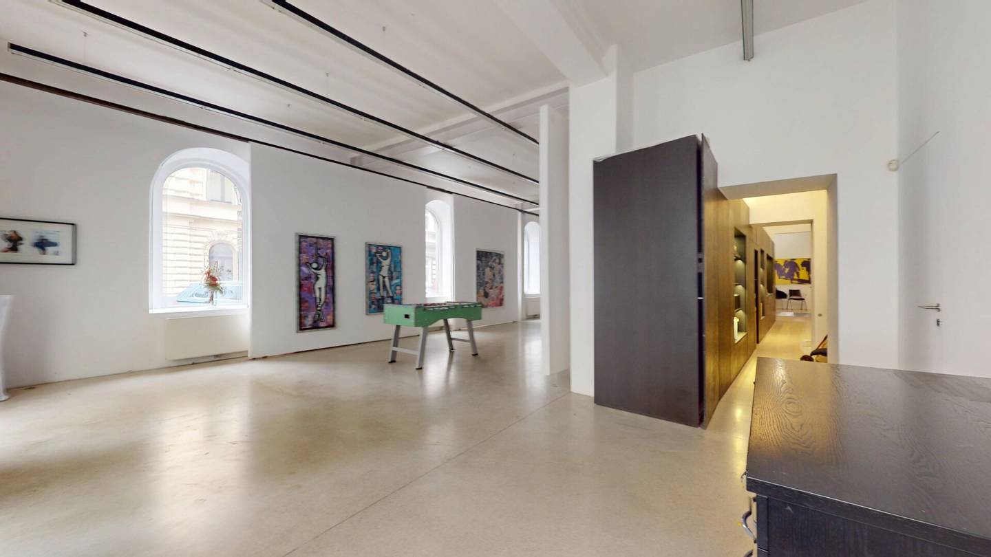 Generous commercial space in the heart of the 9th district