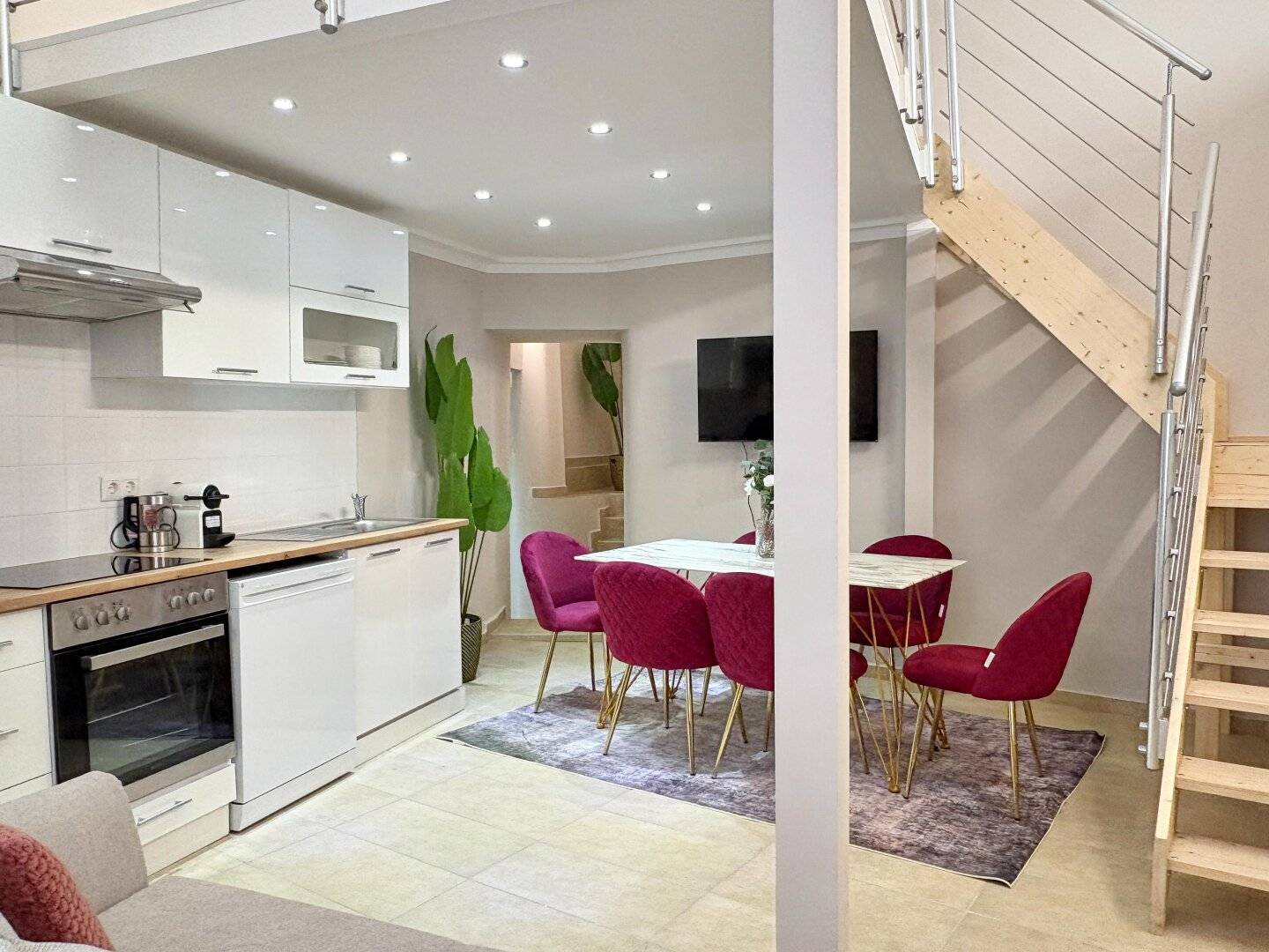 Office with charm and style, central, quiet, versatile