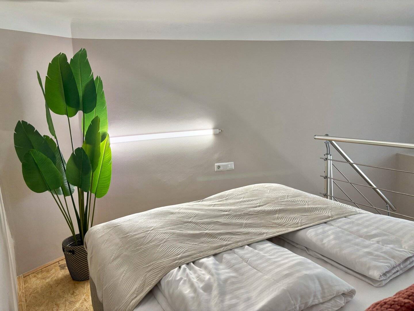 Office with charm and style, central, quiet, versatile