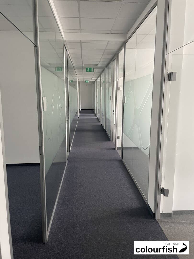 Top price performance ratio modern office space directly at U6 Perfektastraße for rent