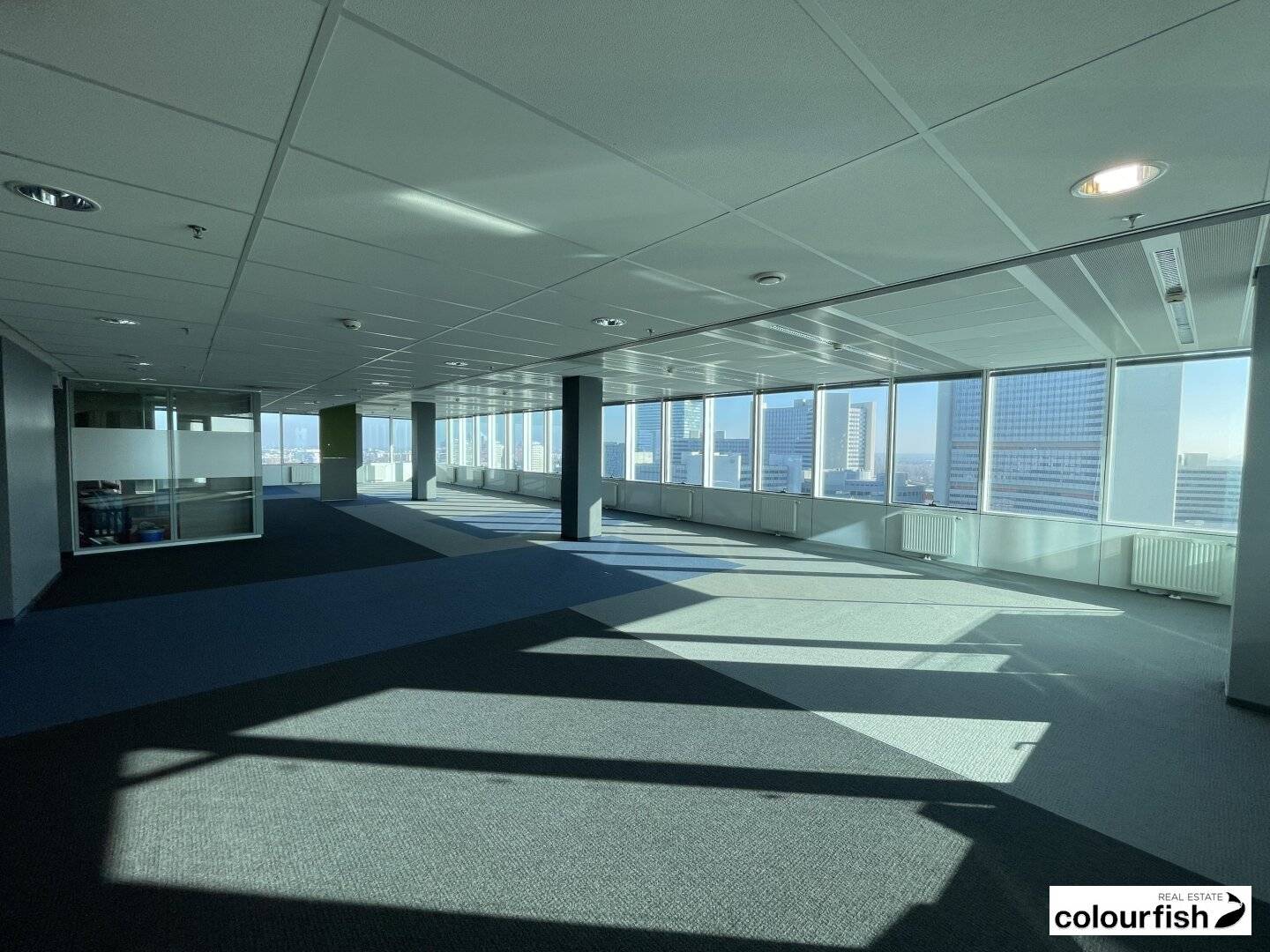 Attractive office spaces in Saturn Tower with balcony