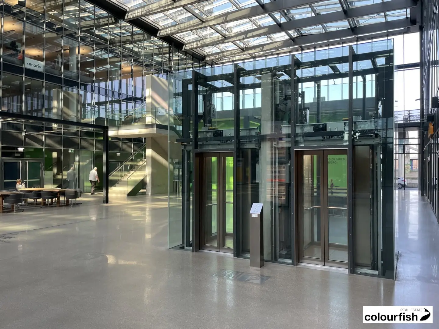 Attractive office in Rivergate