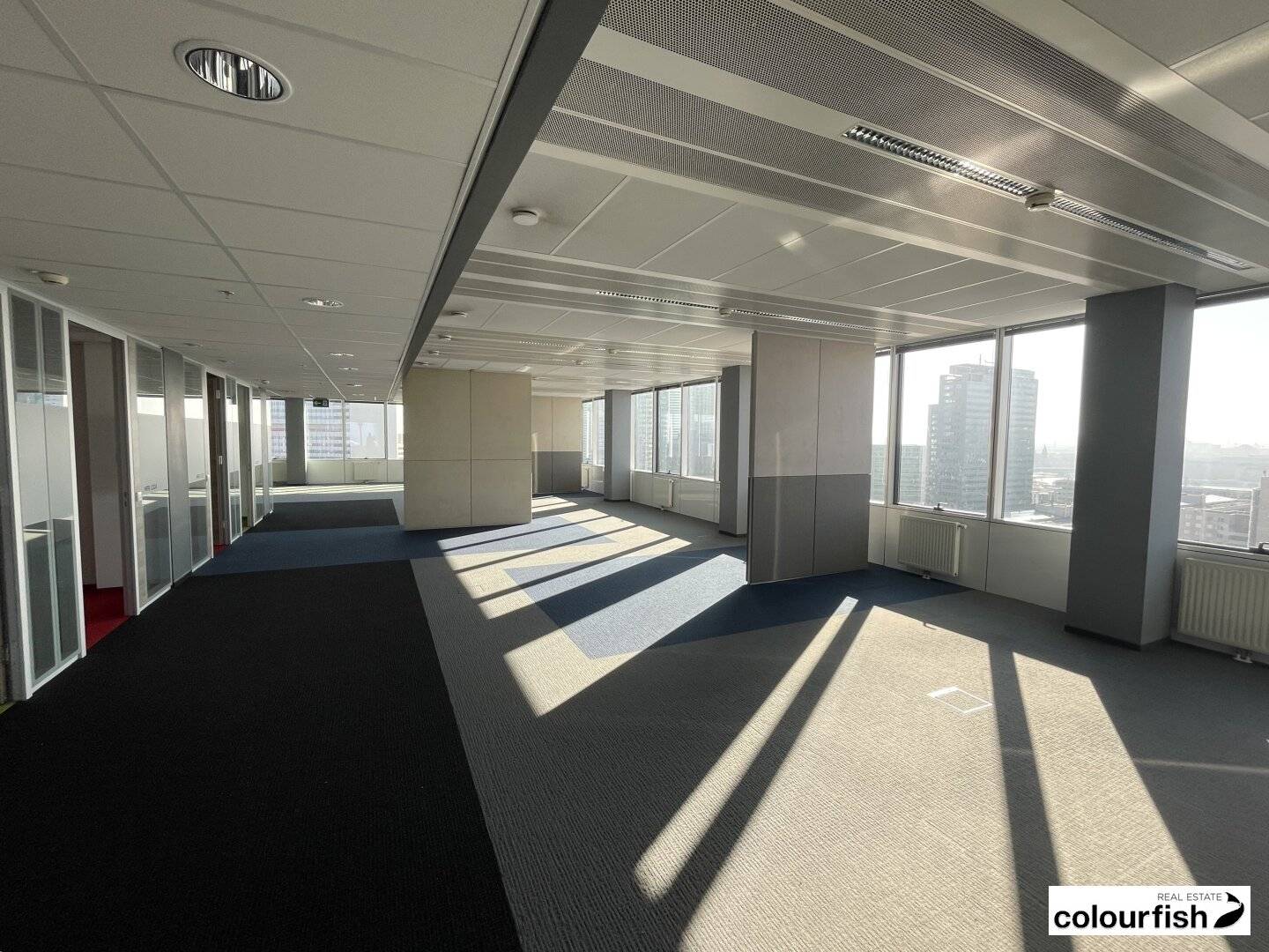 Attractive office spaces in Saturn Tower with balcony