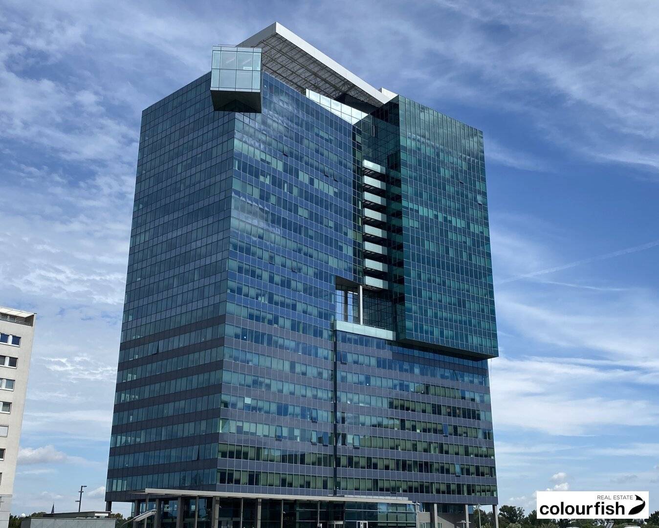 Attractive office spaces in Saturn Tower with balcony