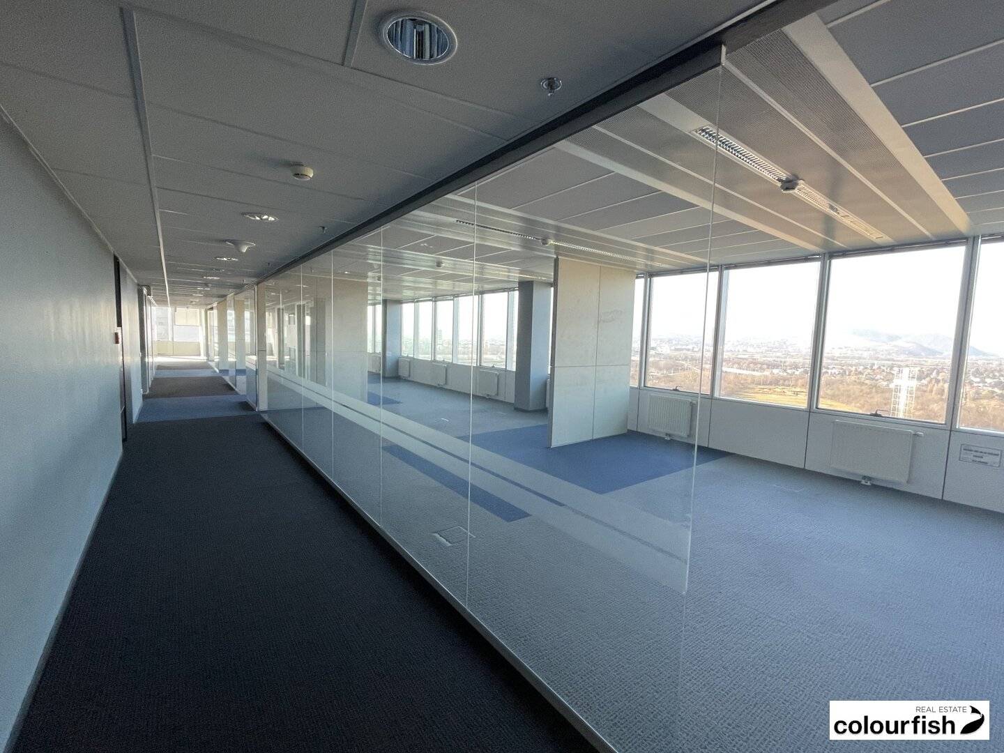 Attractive office spaces in Saturn Tower with balcony