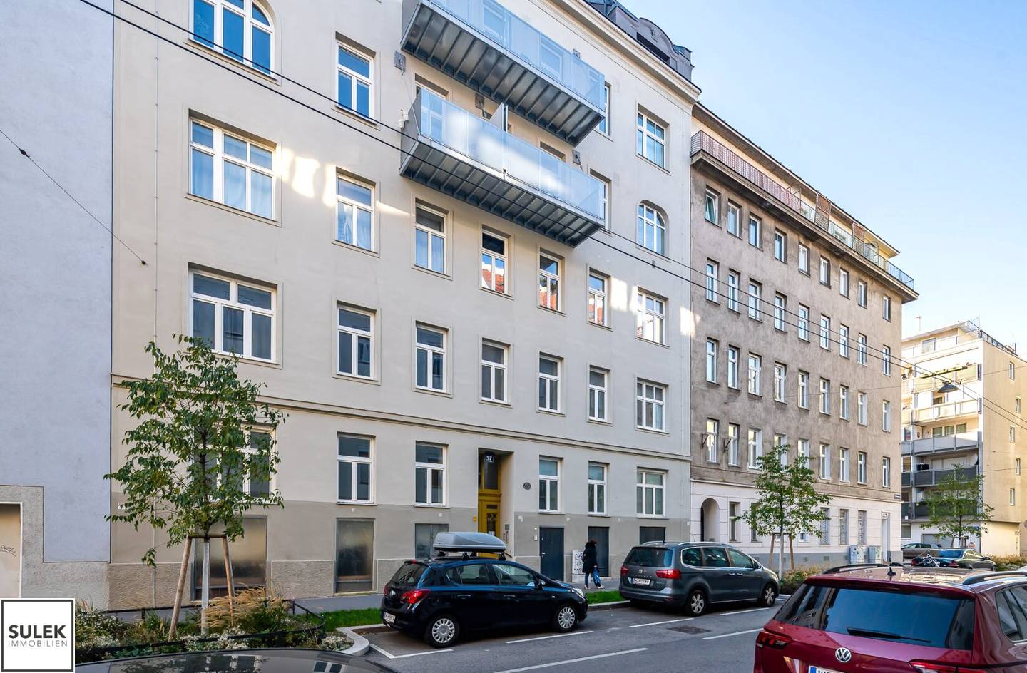 Raised ground floor apartment with storage