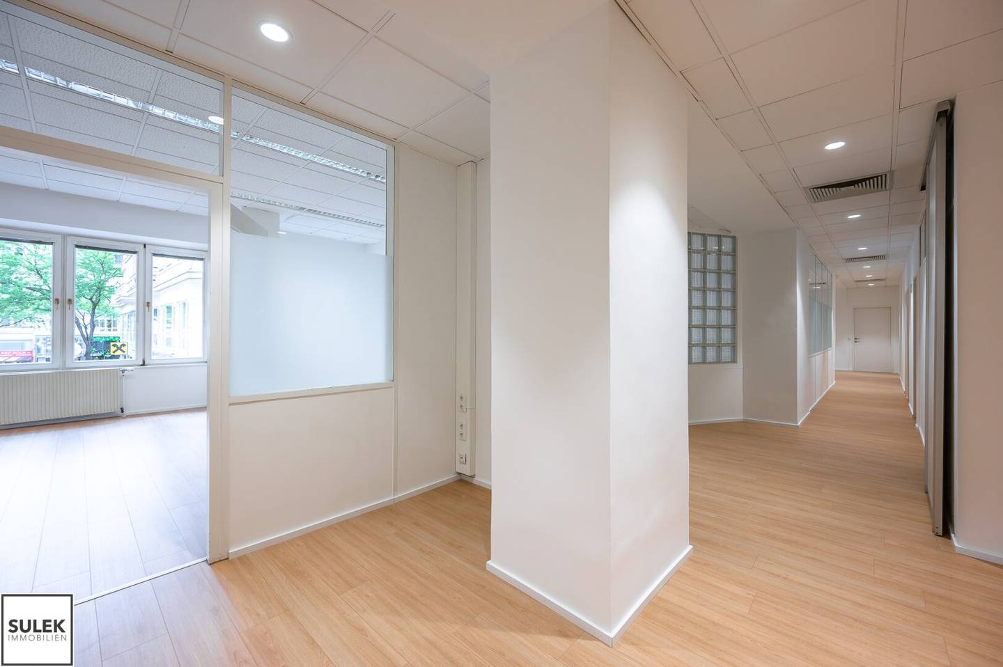 Mariahilferstraße 88: Office with a good layout and excellent connectivity