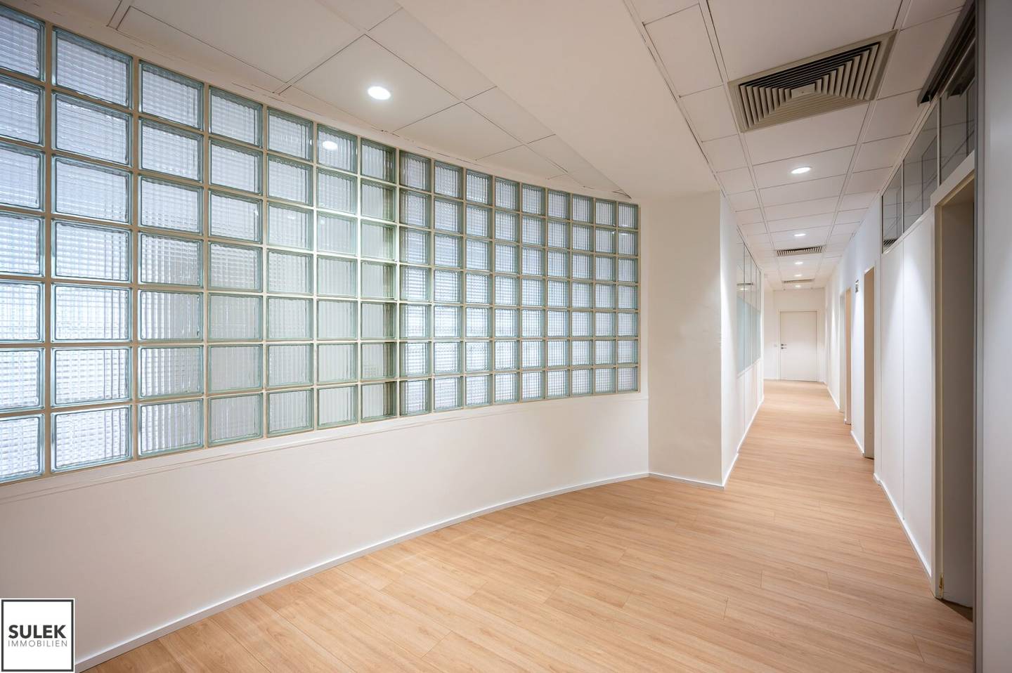 Mariahilferstraße 88: Office with a good layout and excellent connectivity