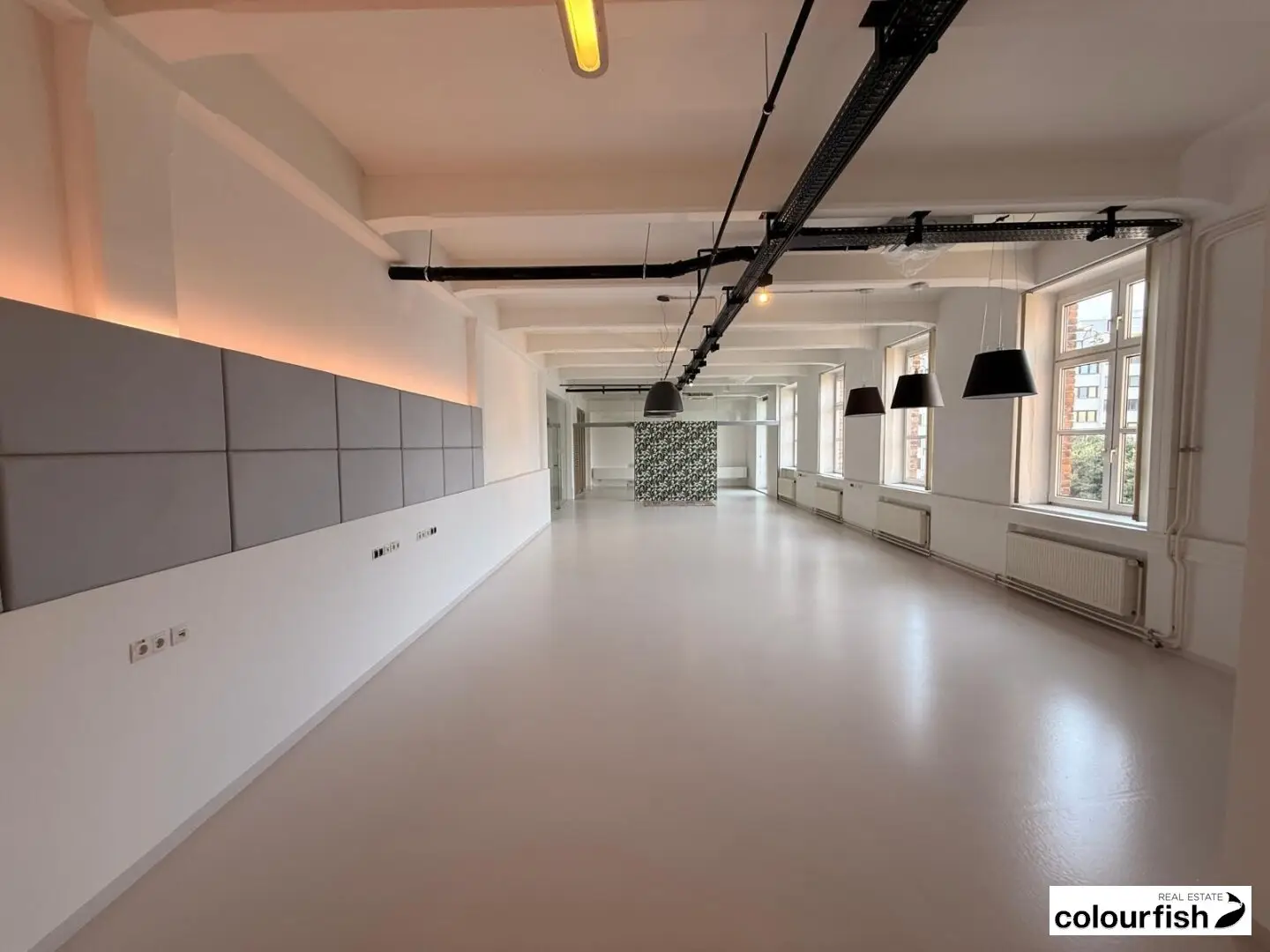 Loftbüro Nähe Matzleinsdorfer Platz mit kleinem Balkon