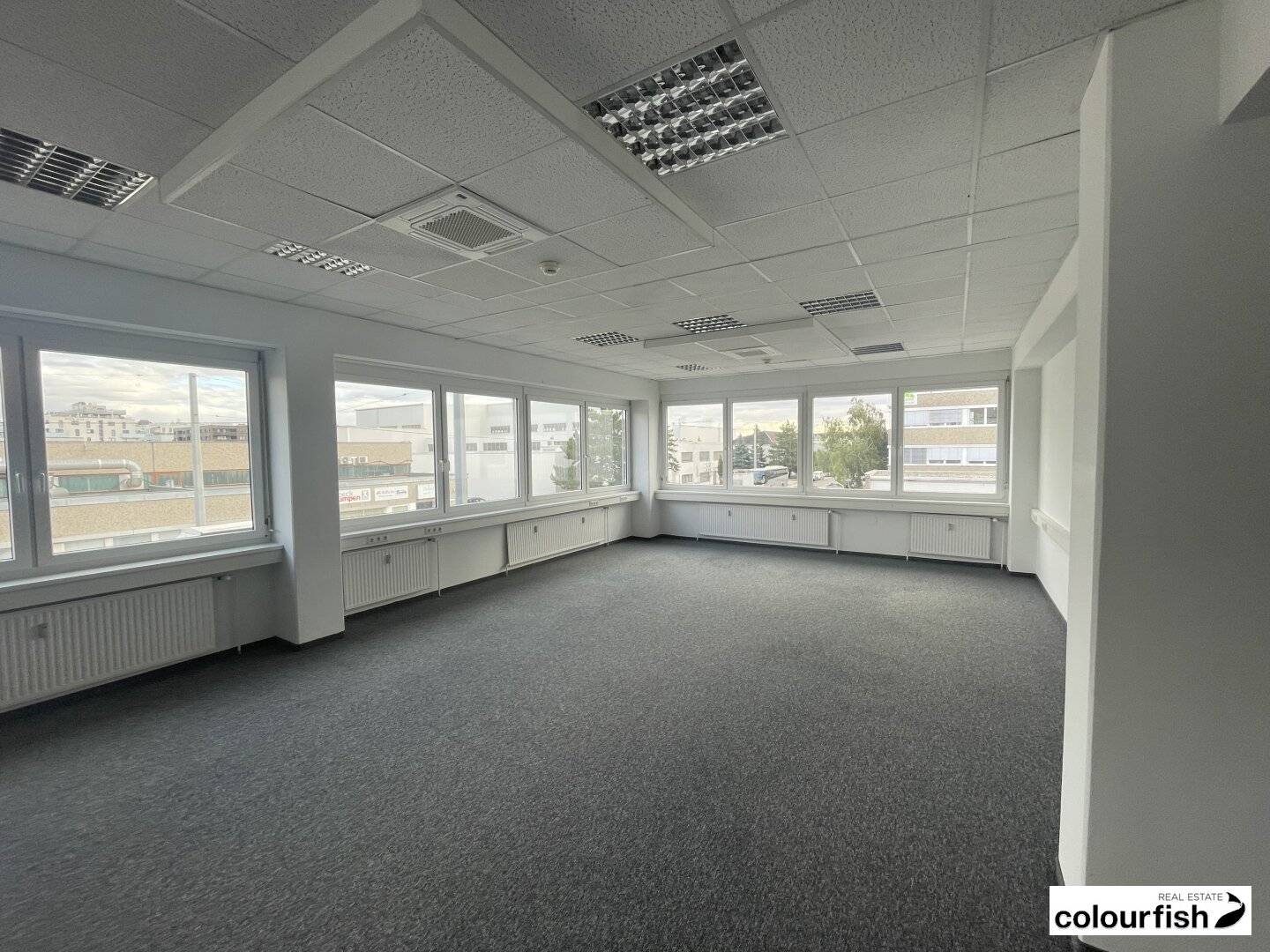 Modern office space near U6 Perfektastraße