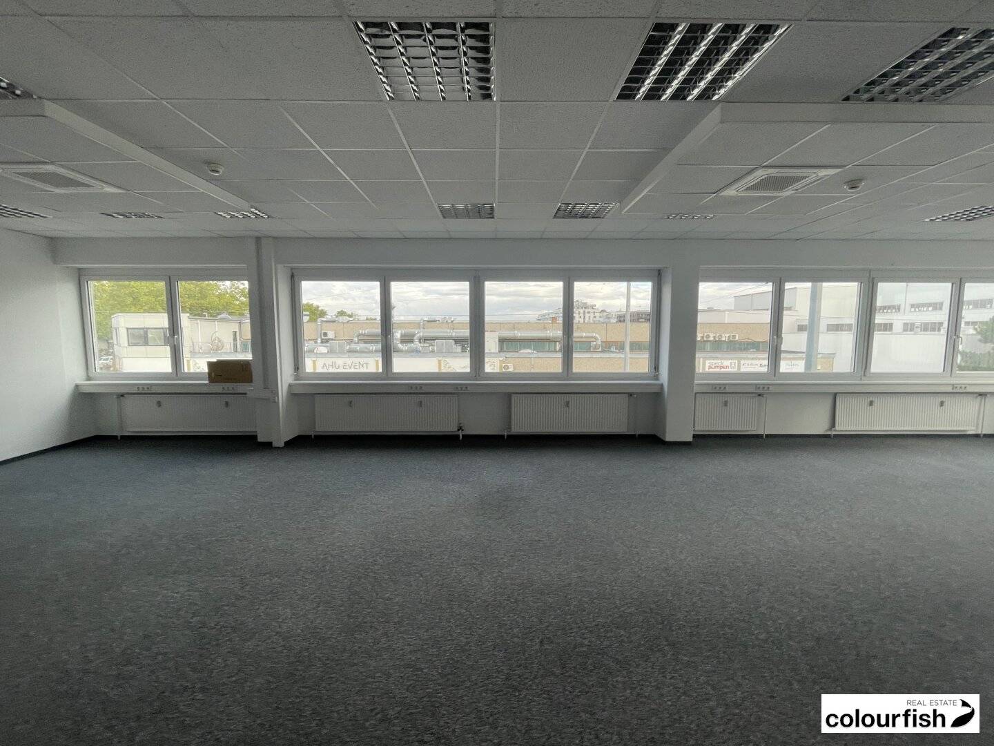 Modern office space near U6 Perfektastraße
