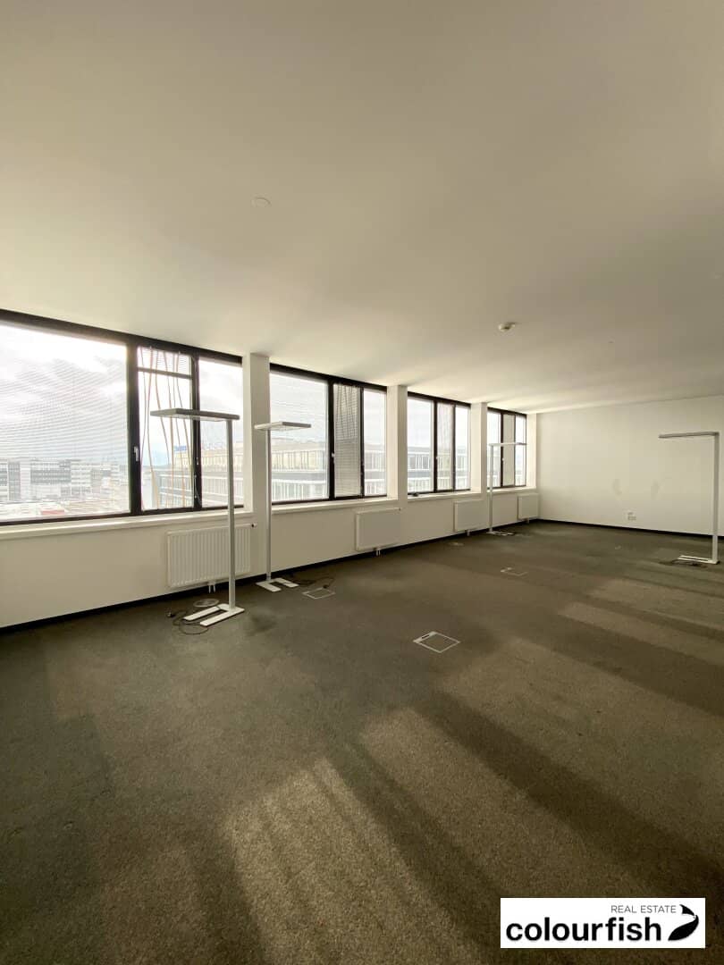 SILO ONE energy efficient top floor office directly at U6 Perfektastraße for rent