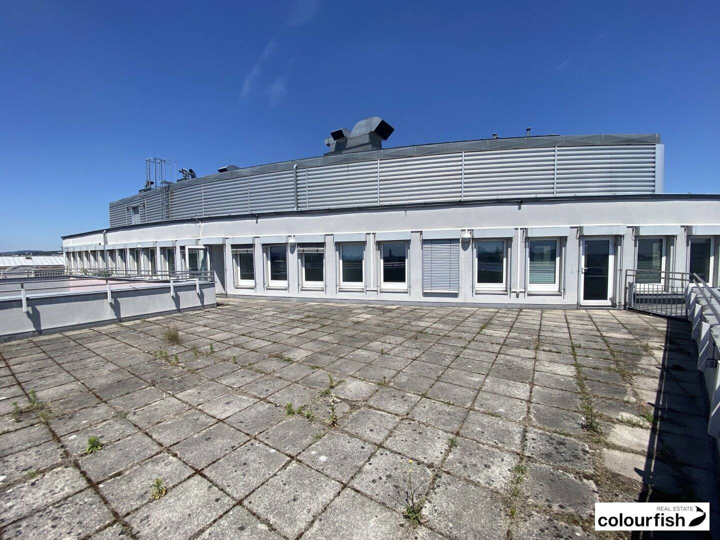 Efficient and budget friendly office with terrace directly at U3