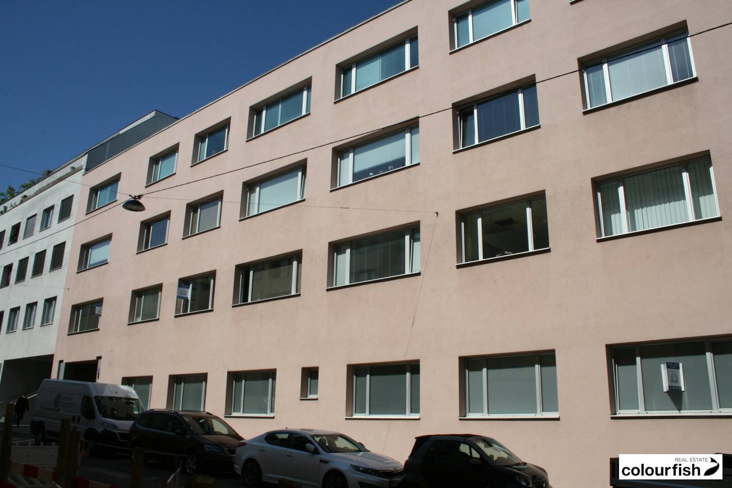 Functional office spaces in close proximity to Gablenzgasse and Wattgasse
