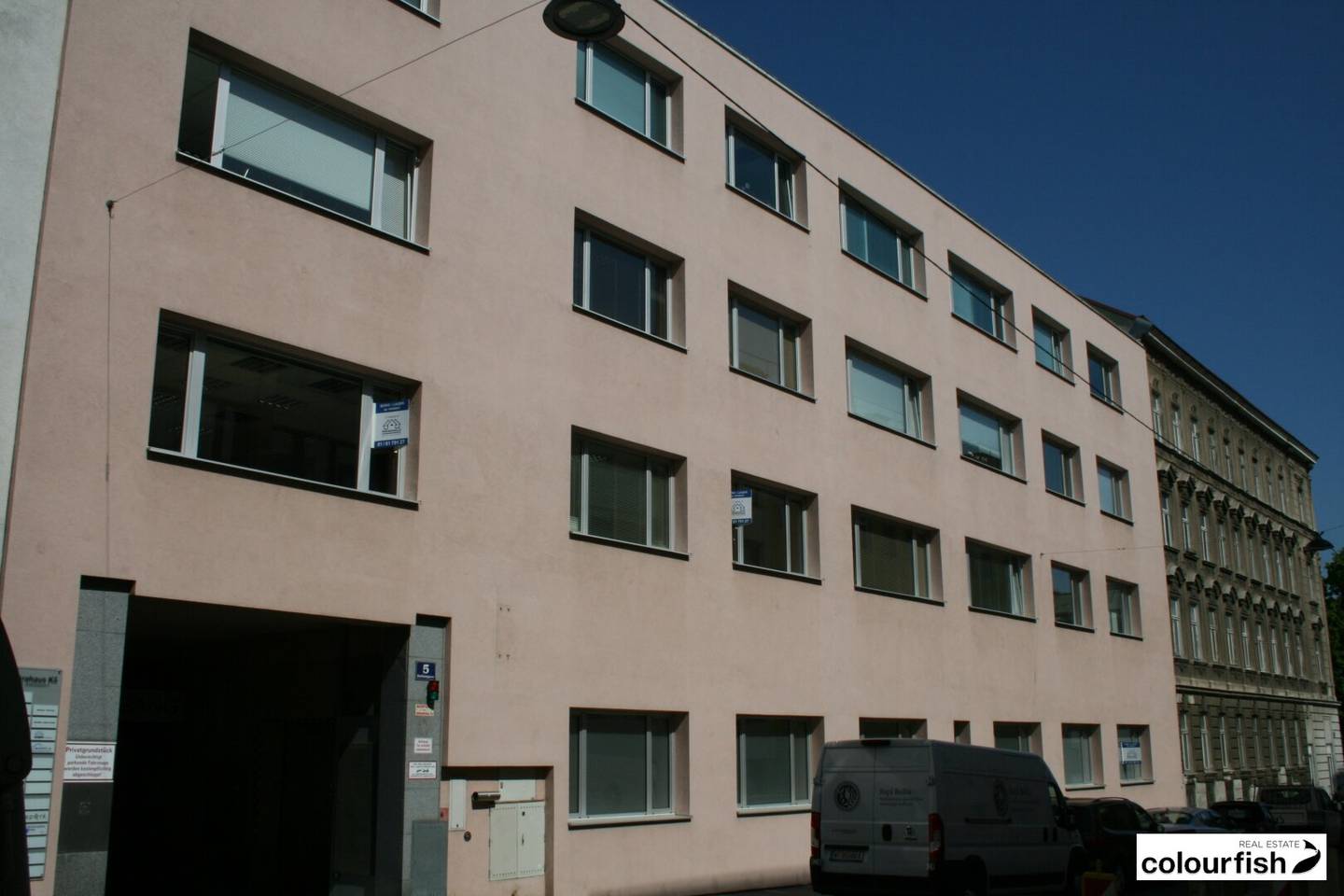Functional office spaces in close proximity to Gablenzgasse and Wattgasse
