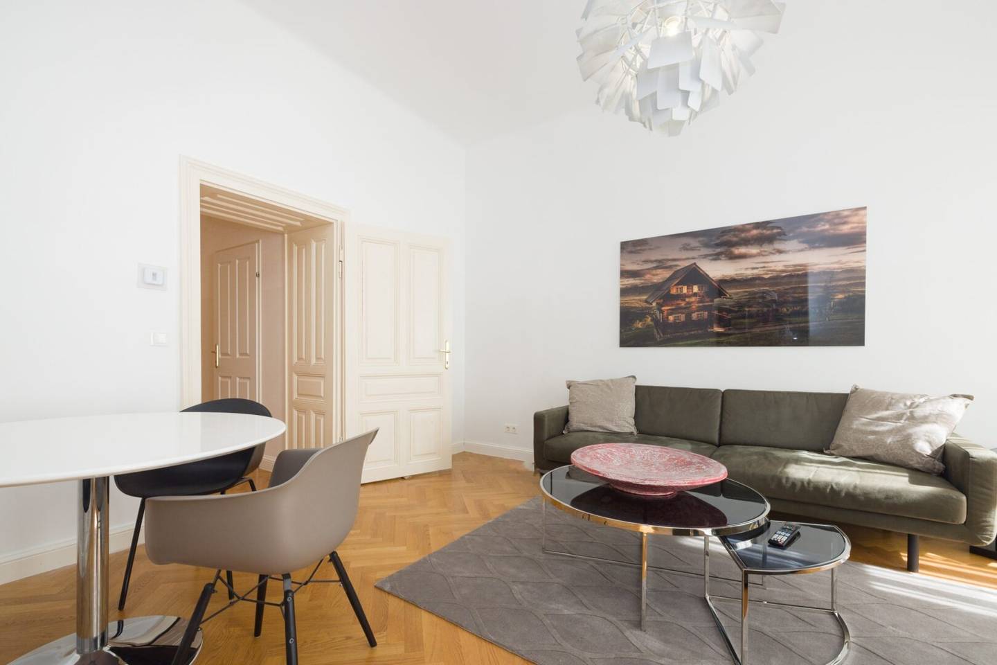EXKLUSIVE EIGENTUMSWOHNUNG IM NOBLEN 19. BEZIRK – Stilvolle Altbau-Eleganz mit modernem Luxus